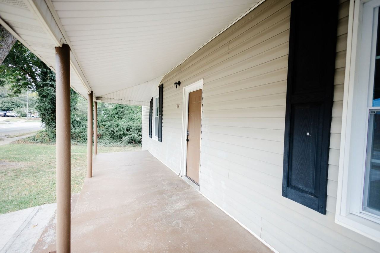 723 W Broad St - Photo 4 of 47