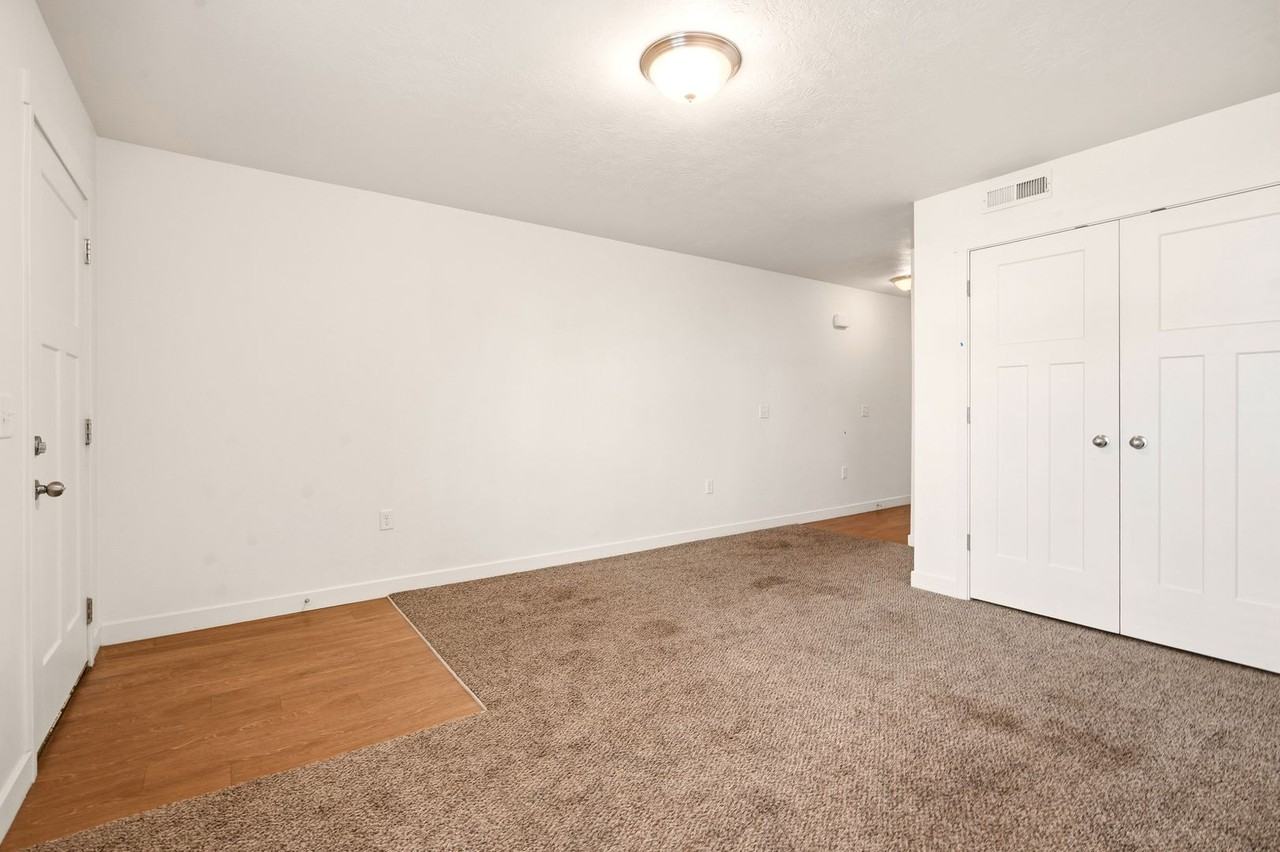 831 E 500 S - Photo 3 of 25