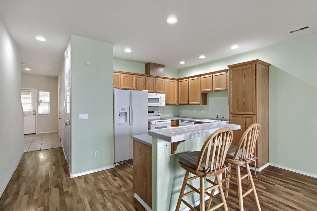 9251 Sw Tanoak Ln - Photo 4 of 32