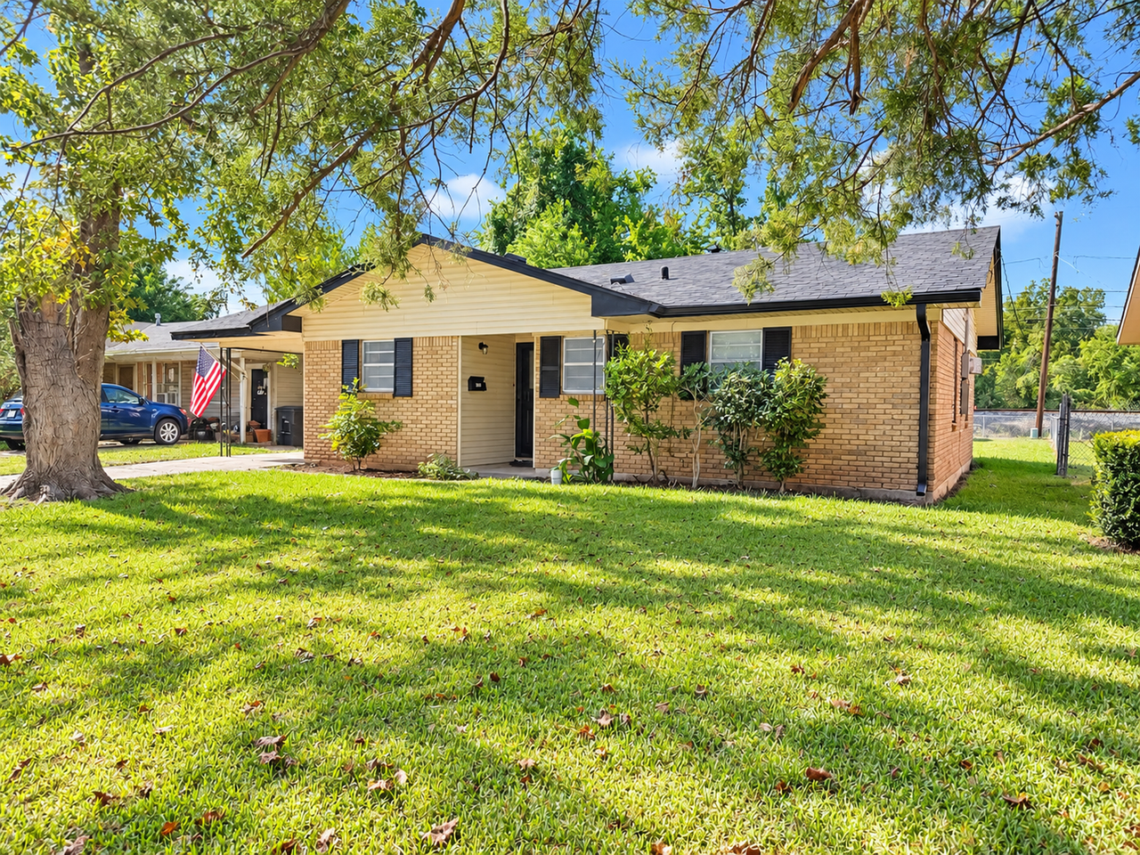 4222 Parkway Dr - Photo 4 of 42