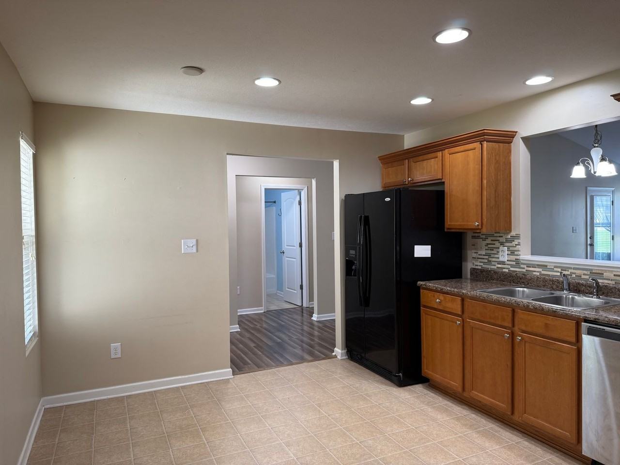 15519 Old Pond Cir - Photo 3 of 21