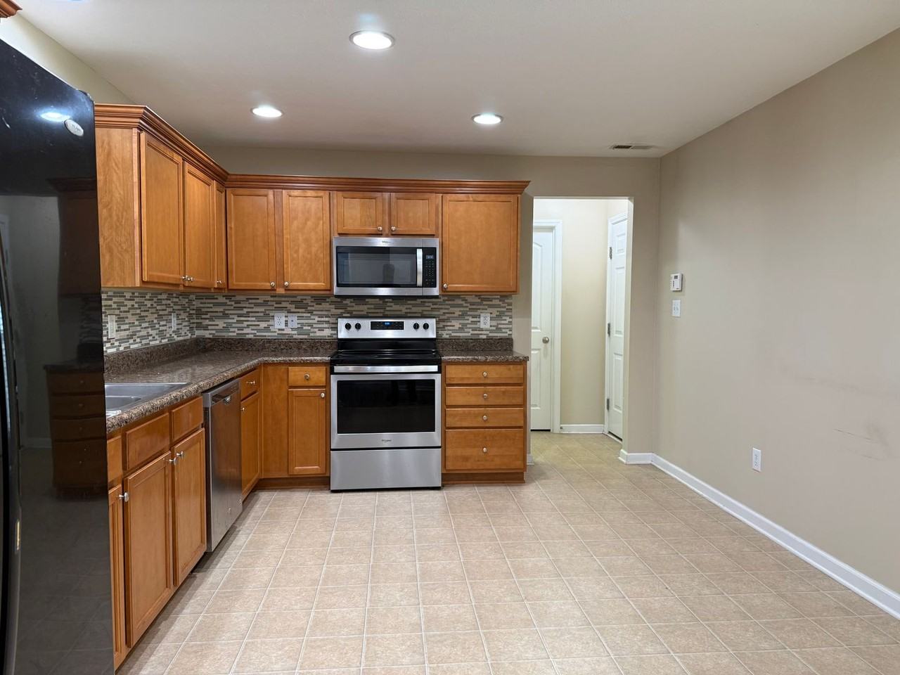 15519 Old Pond Cir - Photo 4 of 21