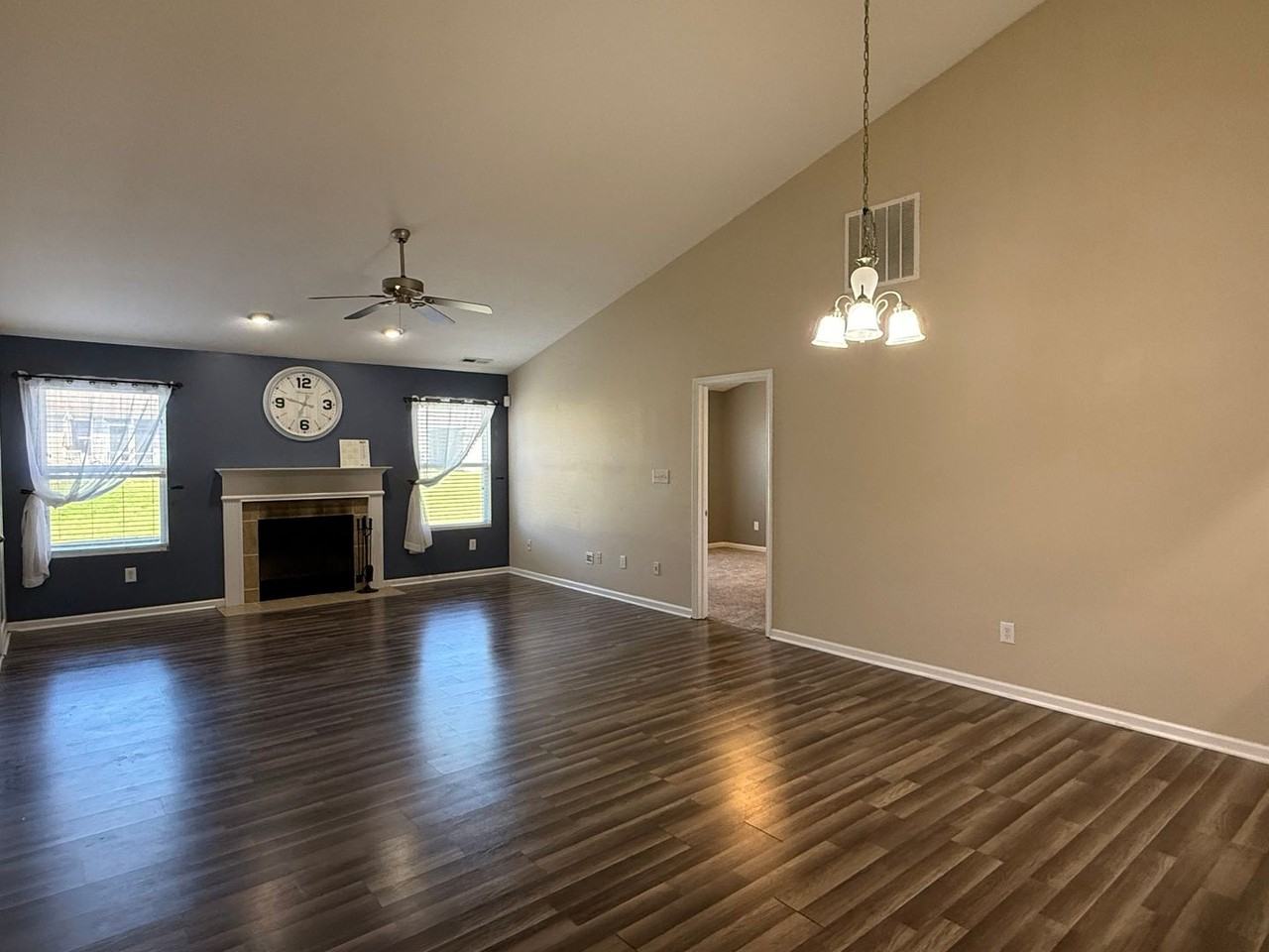 15519 Old Pond Cir - Photo 5 of 21