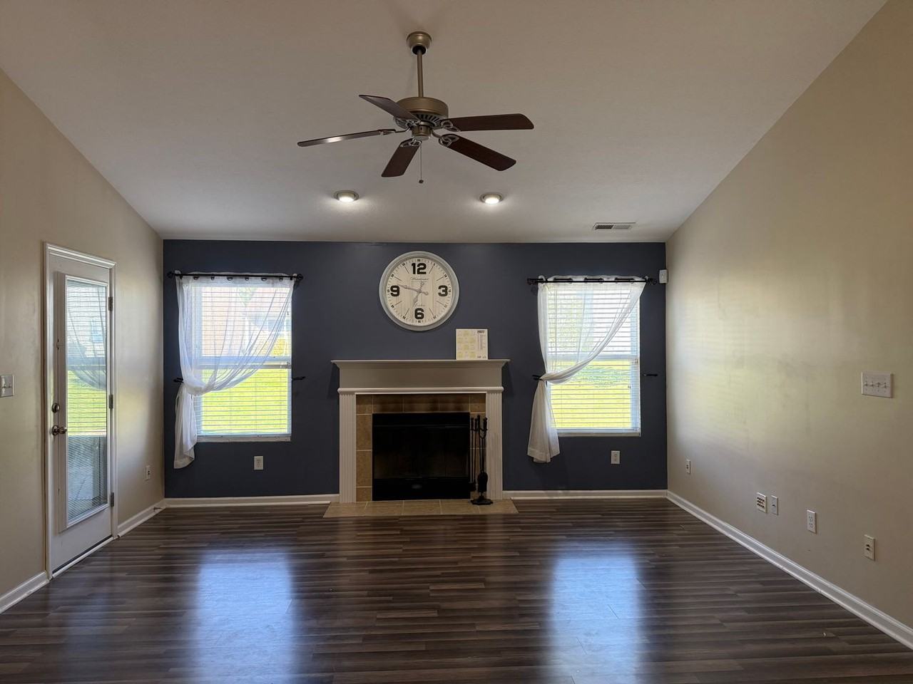15519 Old Pond Cir - Photo 6 of 21