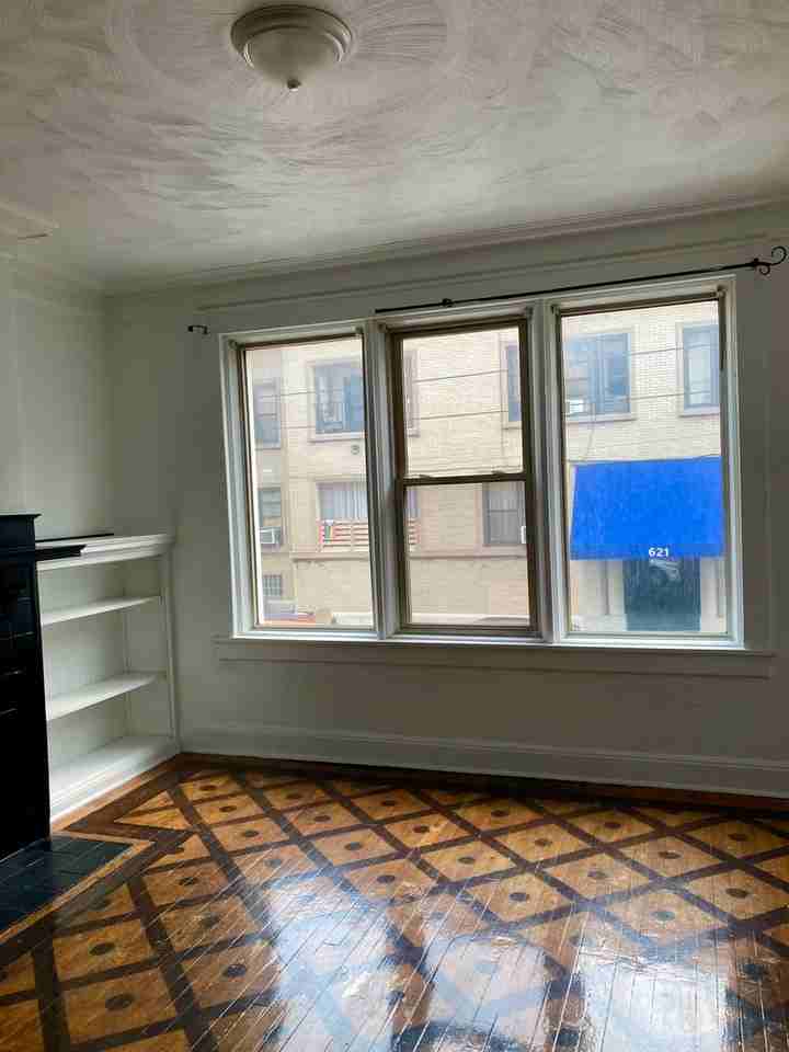 626 Maryland Ave - Photo 6 of 50