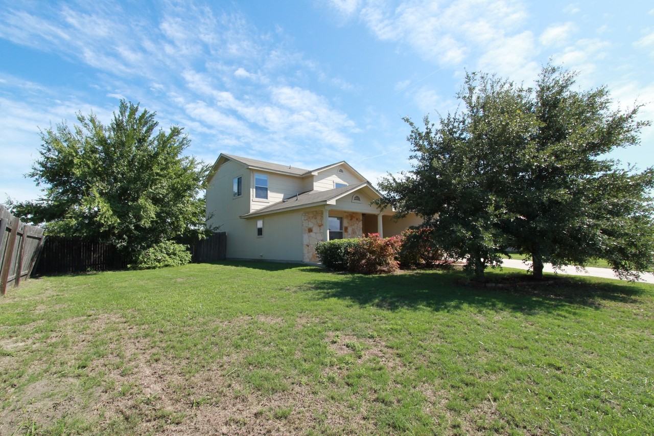 122 Bayliss St - Photo 3 of 32