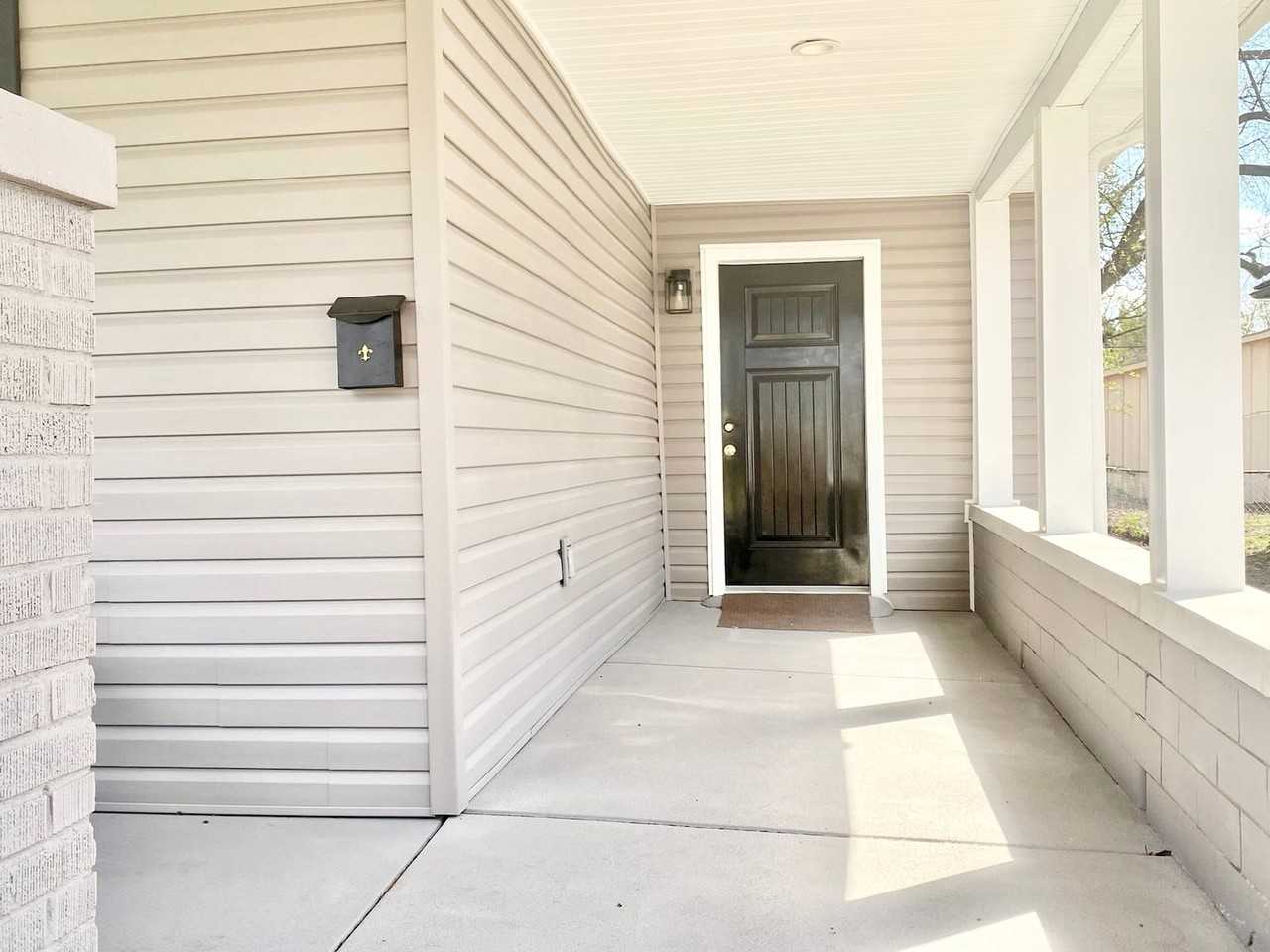 1437 Barbour Ave - Photo 3 of 17