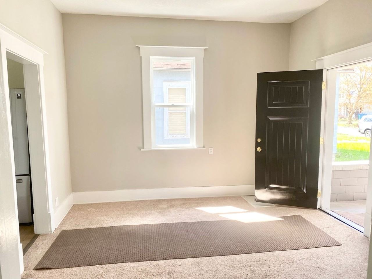 1437 Barbour Ave - Photo 4 of 17