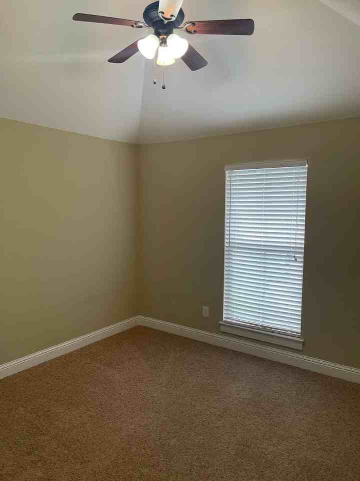 13 Breydon Ct - Photo 2 of 19
