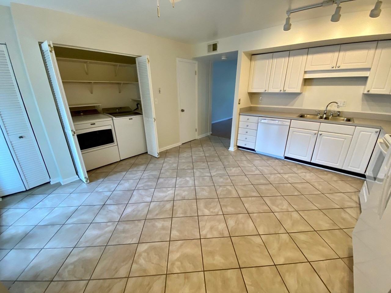 17 Dorchester Dr - Photo 6 of 14