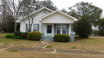 featured image of 415 E Mckinnon St