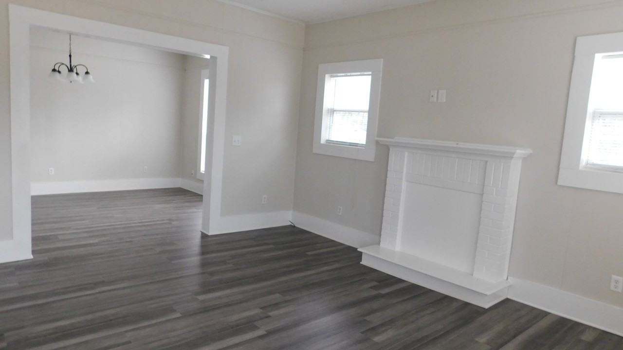 415 E Mckinnon St - Photo 3 of 9