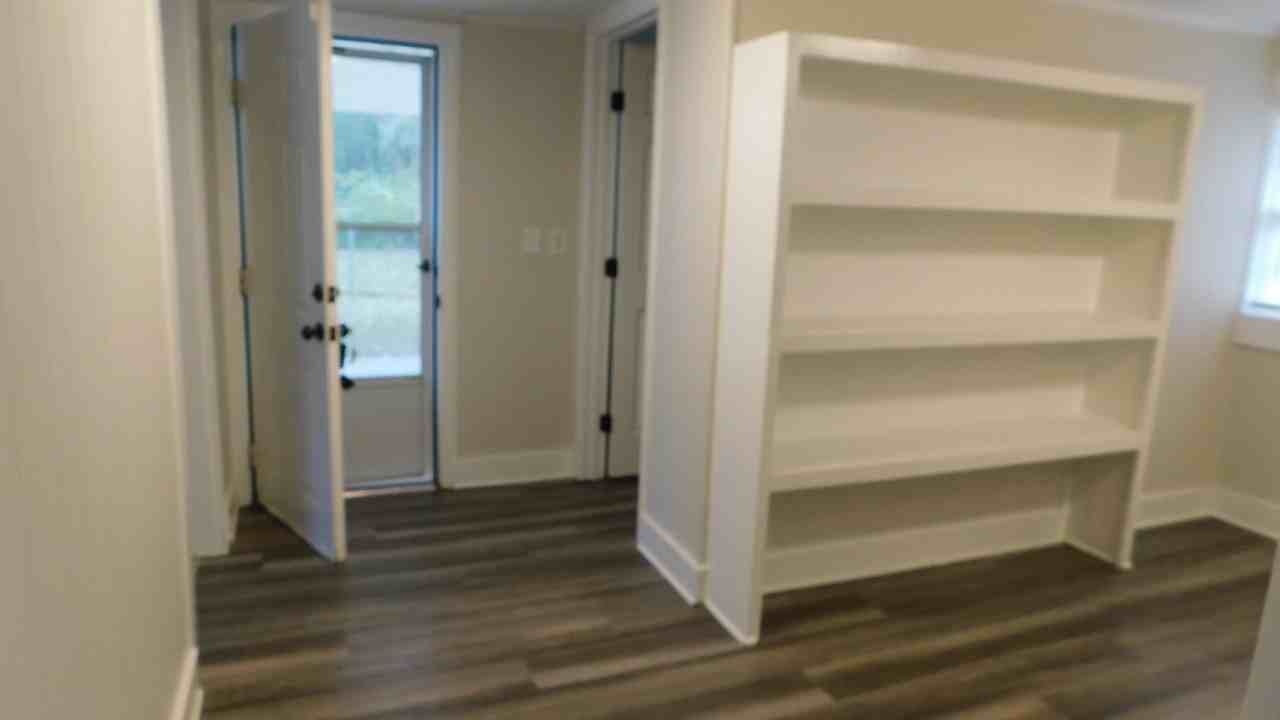 415 E Mckinnon St - Photo 5 of 9