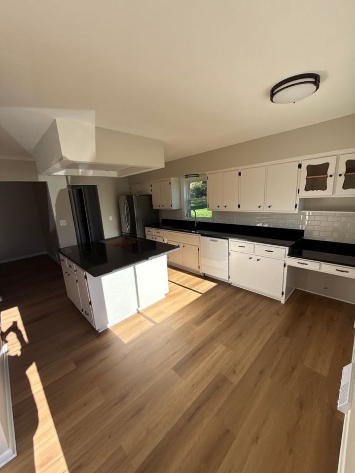 1443 Canton Rd - Photo 6 of 11