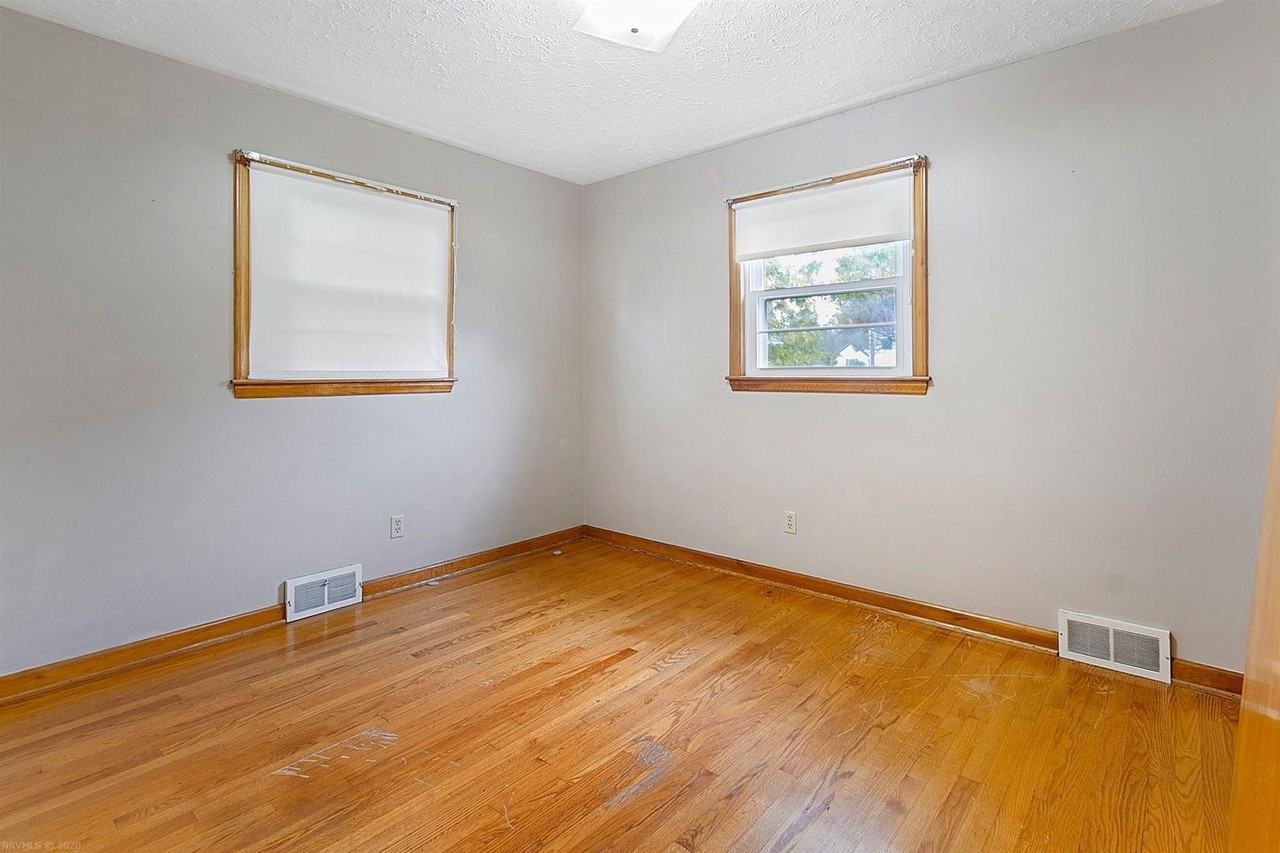 260 Economy St - Photo 2 of 28