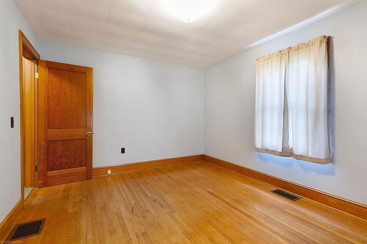 260 Economy St - Photo 4 of 28