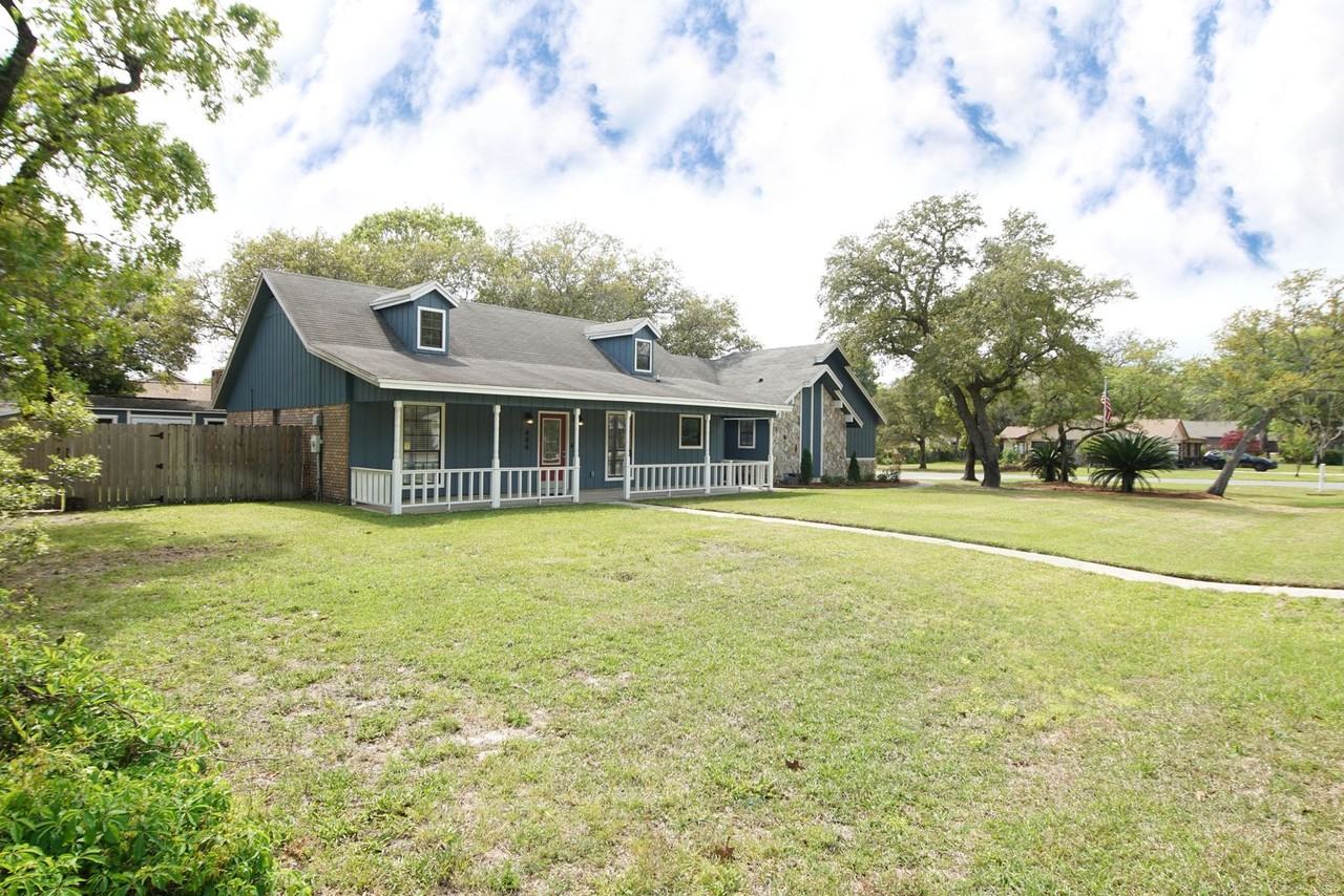 444 Barbados Way - Photo 2 of 38