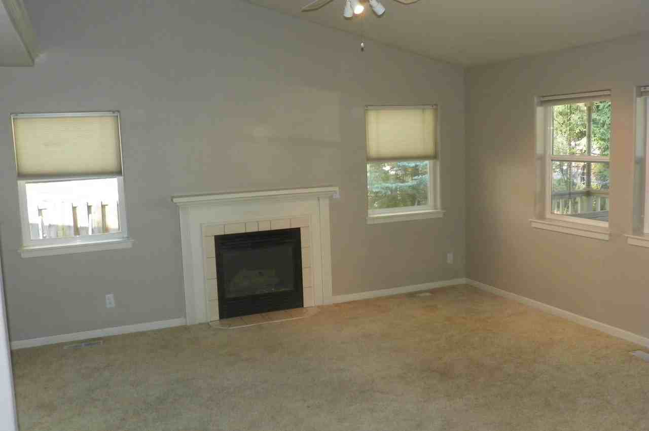 1663 Nw Elgin Ave - Photo 2 of 18