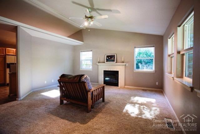 1663 Nw Elgin Ave - Photo 3 of 18