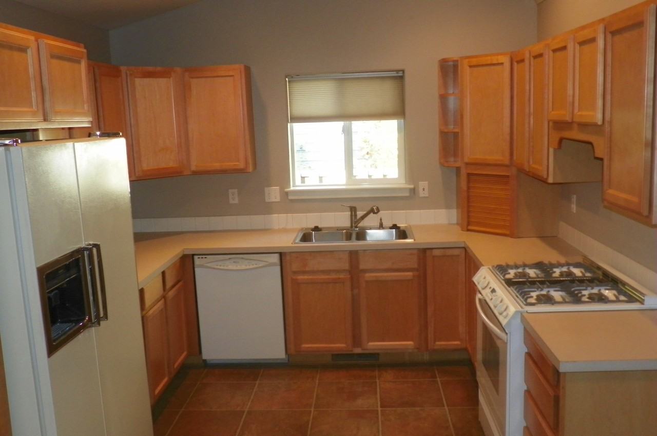 1663 Nw Elgin Ave - Photo 4 of 18