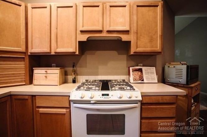 1663 Nw Elgin Ave - Photo 6 of 18