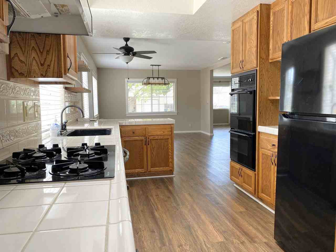 631 Harding Dr - Photo 5 of 13
