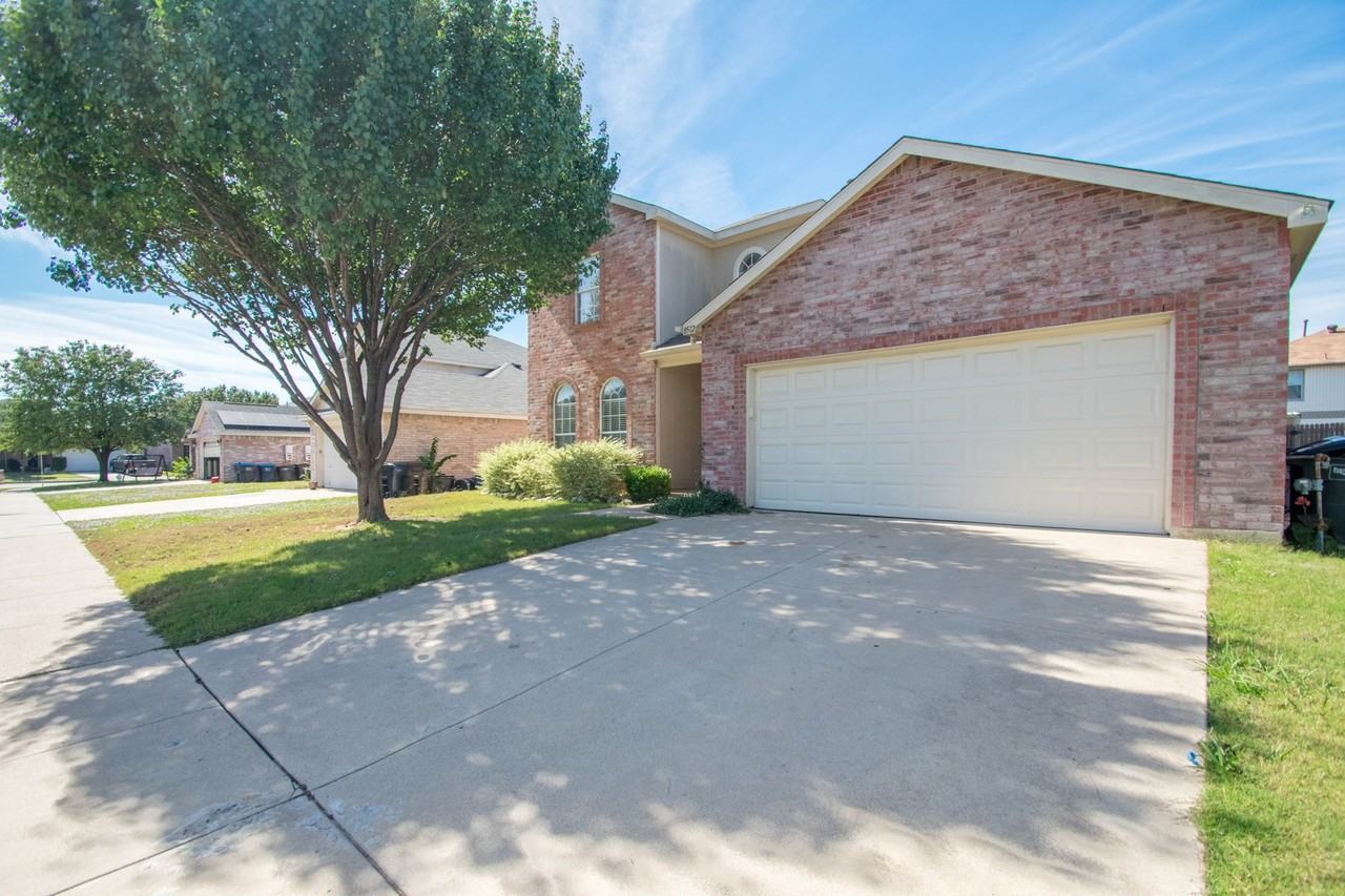 8512 Clearbrook Dr - Photo 2 of 25