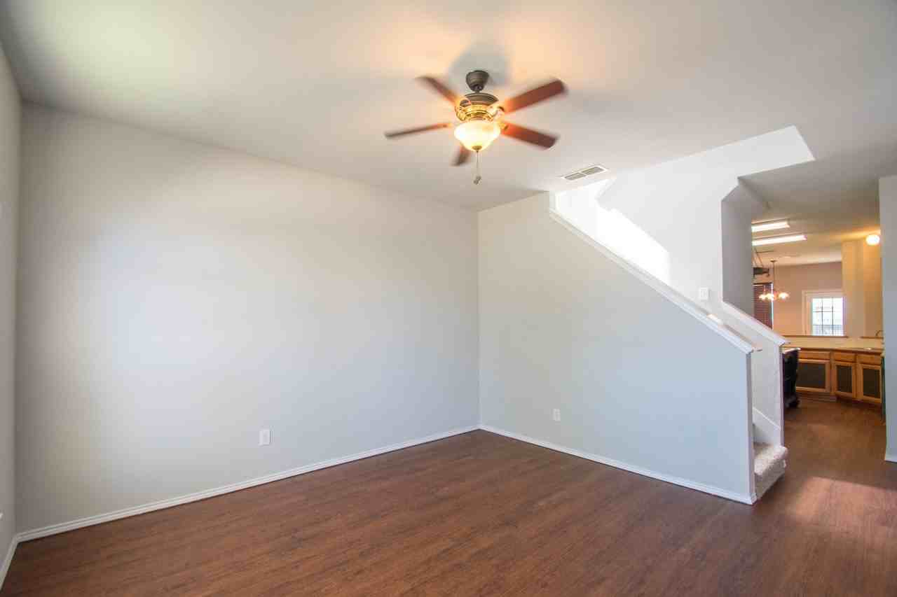 8512 Clearbrook Dr - Photo 5 of 25