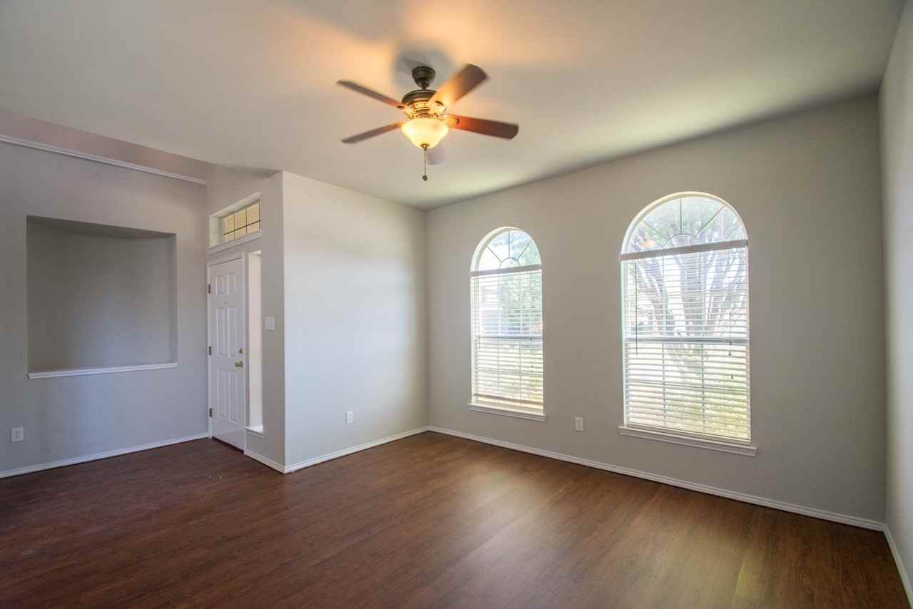 8512 Clearbrook Dr - Photo 6 of 25