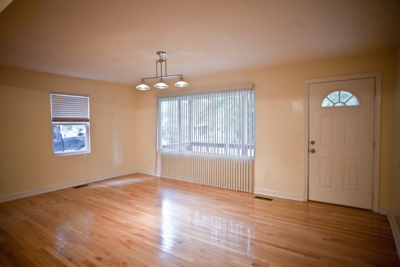 404 Knolls St - Photo 3 of 11