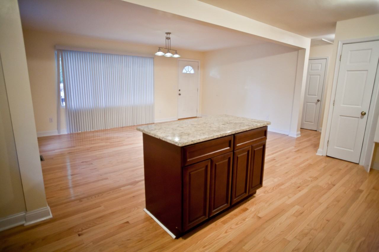404 Knolls St - Photo 6 of 11