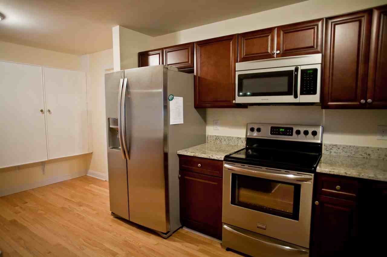 404 Knolls St - Photo 7 of 11