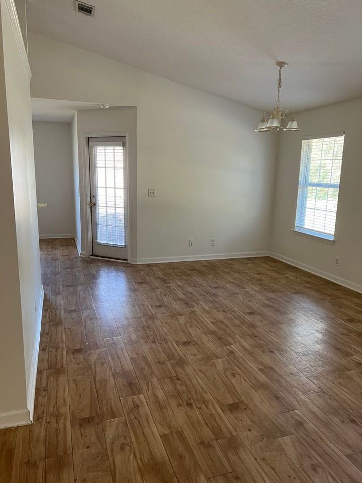118 Lake Victoria Dr - Photo 2 of 9