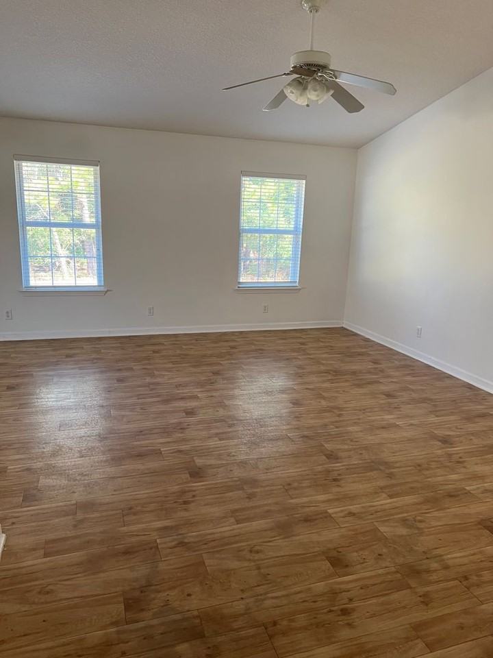 118 Lake Victoria Dr - Photo 3 of 9