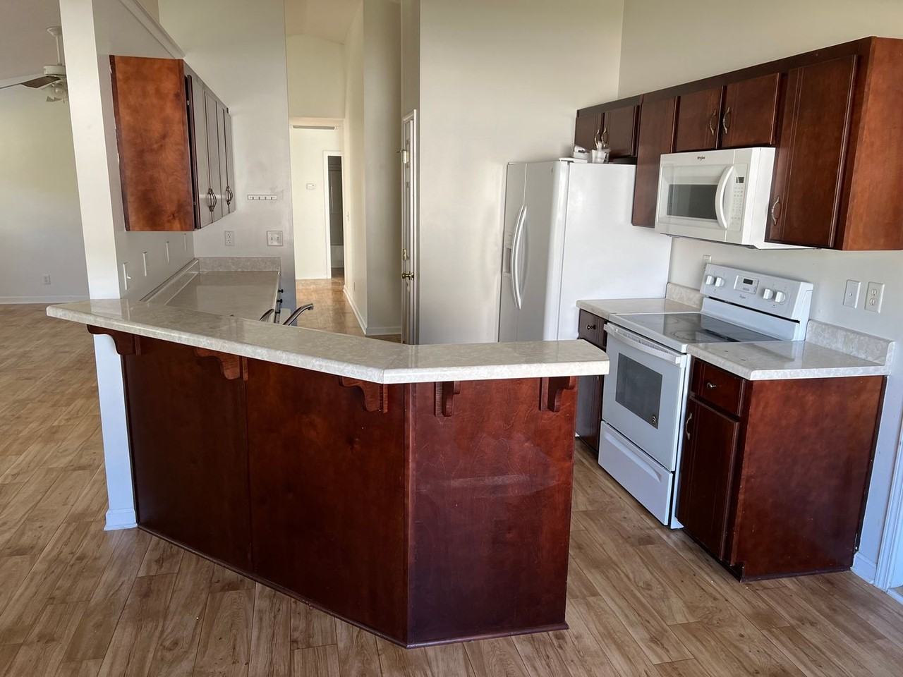 118 Lake Victoria Dr - Photo 4 of 9