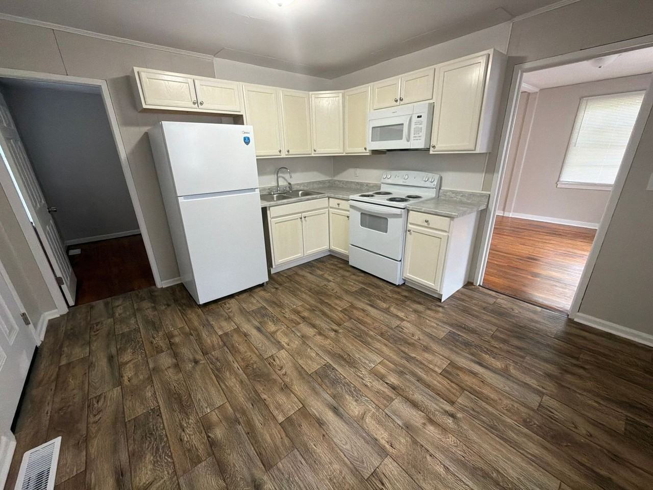 2481 Coleman Ave - Photo 7 of 10