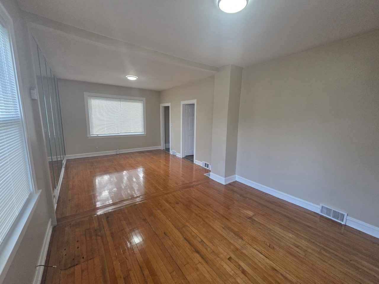 10135 S Racine Ave - Photo 4 of 34