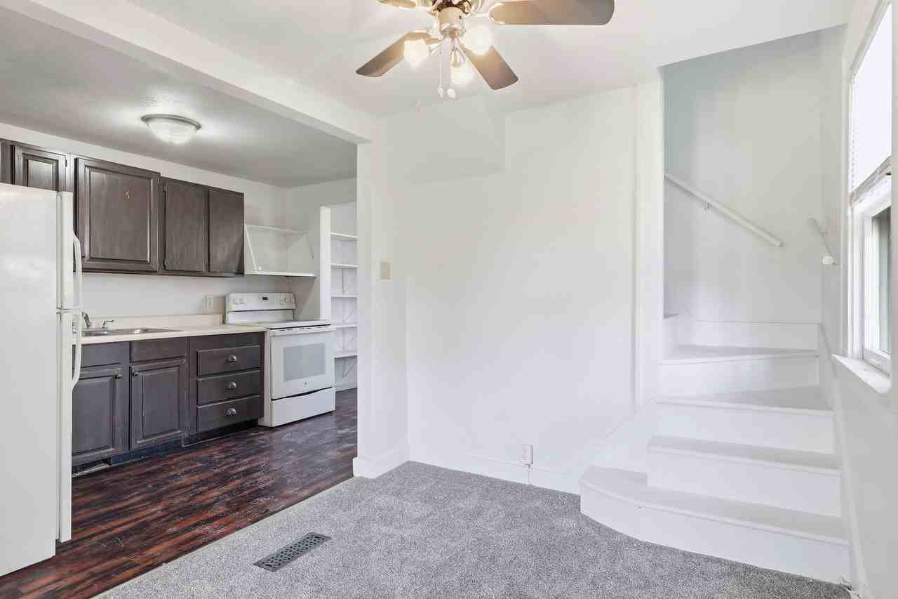 324 S Elk St - Photo 4 of 15