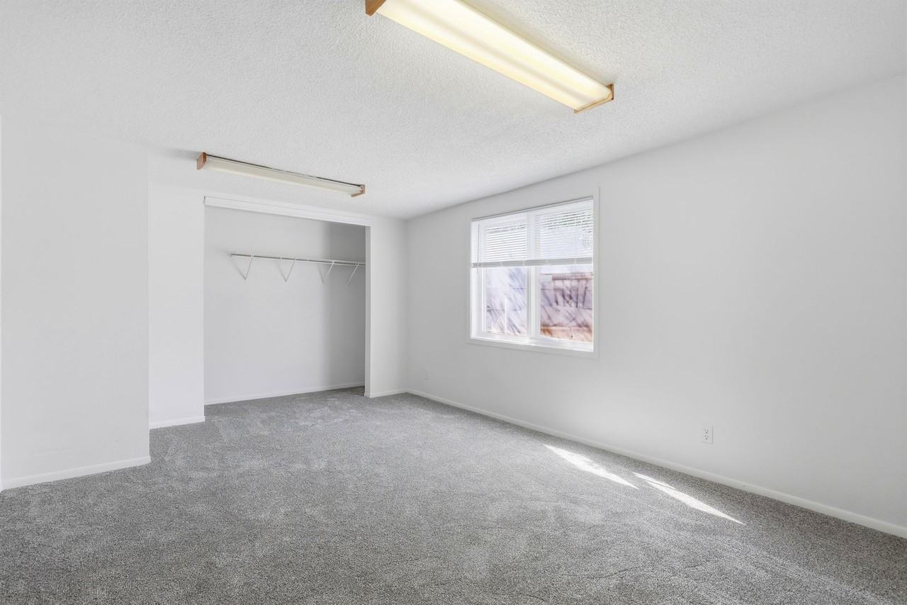 324 S Elk St - Photo 7 of 15