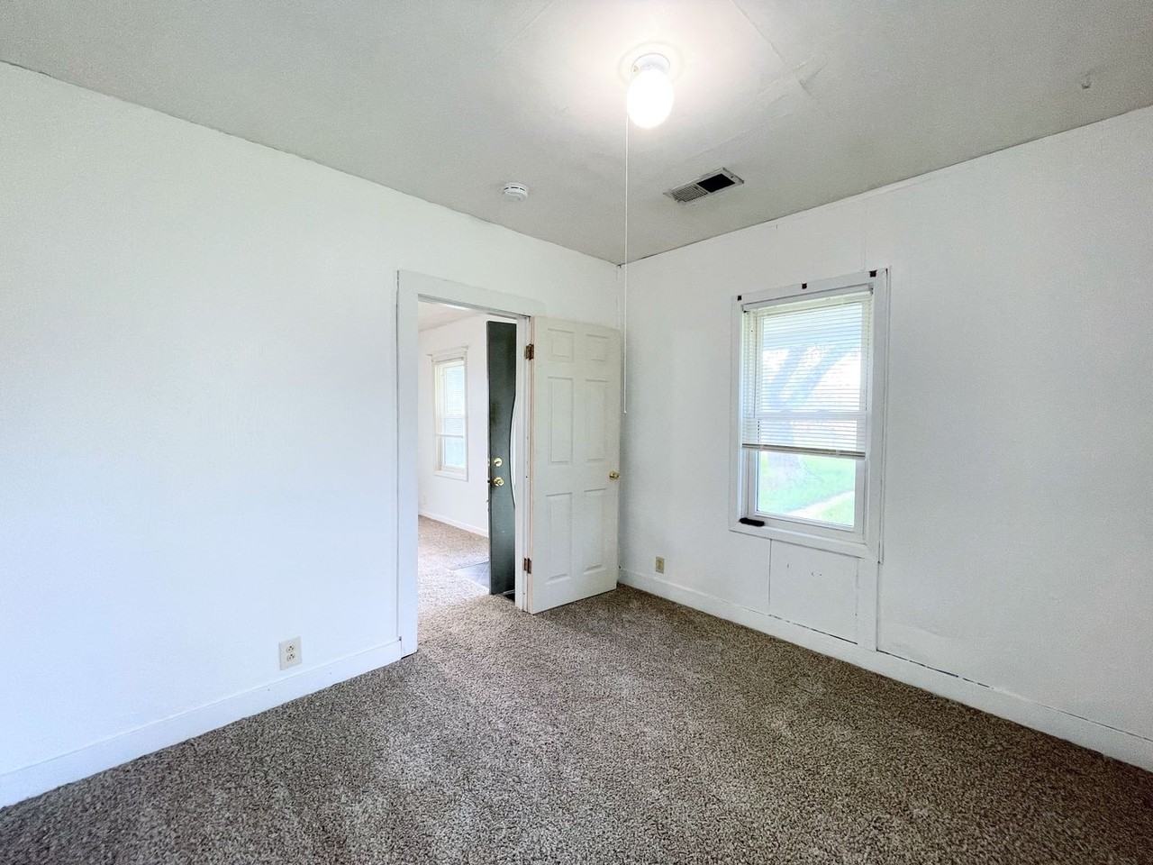 1136 E 7th Ave - Photo 6 of 14