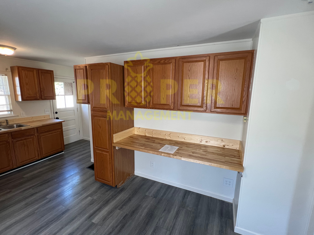 227 E Parkwood Dr - Photo 3 of 9