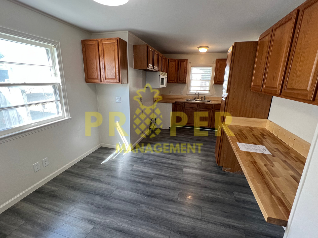 227 E Parkwood Dr - Photo 5 of 9
