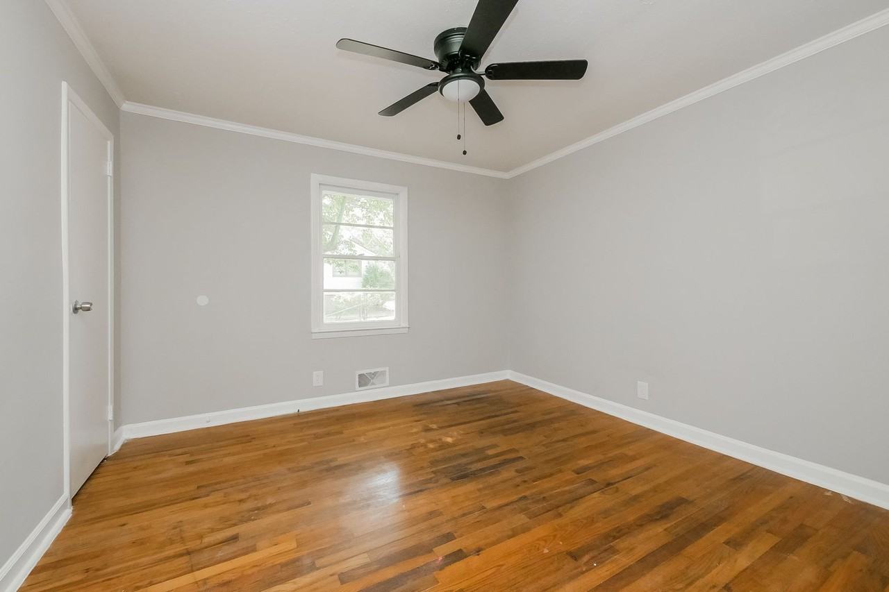 842 W Broad St - Photo 2 of 11