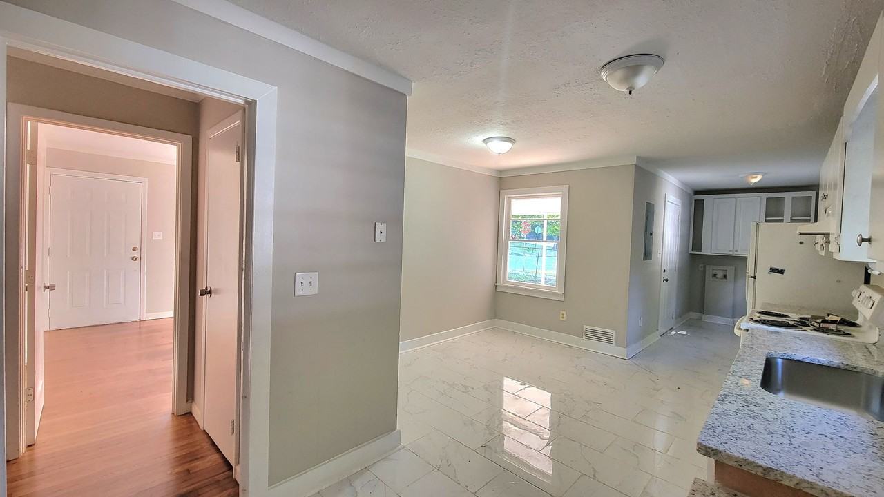842 W Broad St - Photo 5 of 11