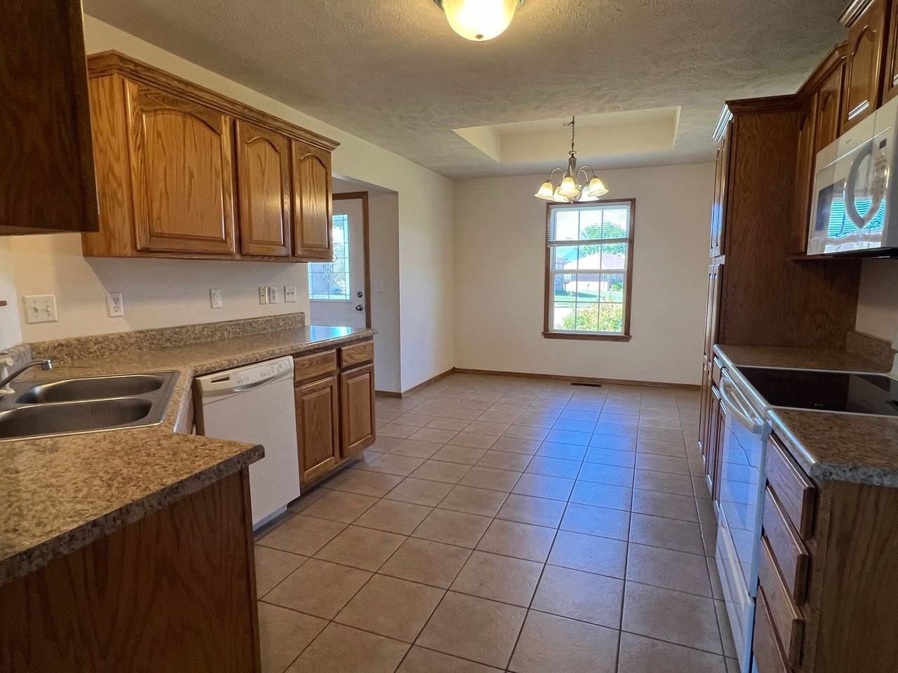 1151 W Lois Ln - Photo 4 of 18