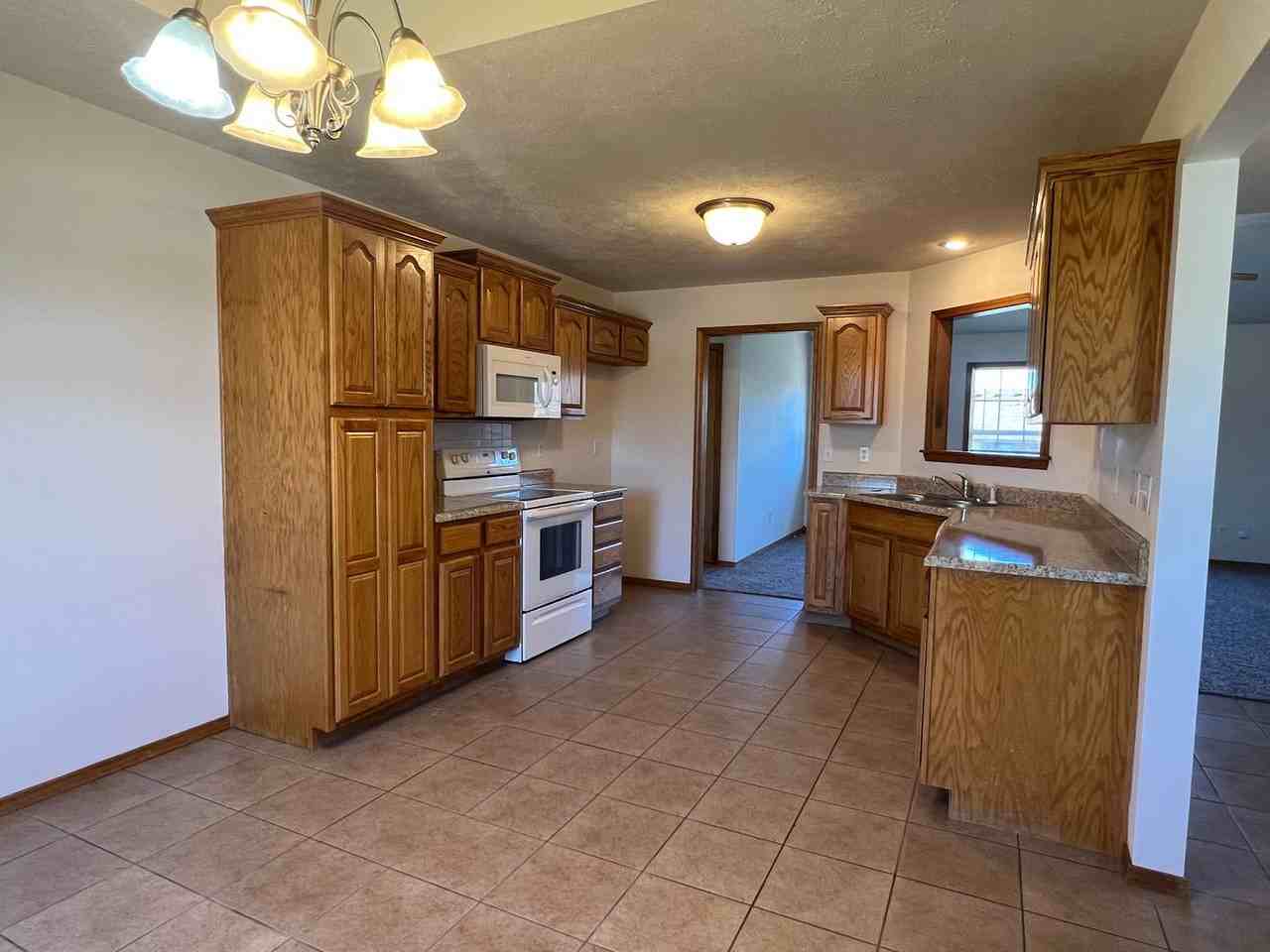 1151 W Lois Ln - Photo 5 of 18