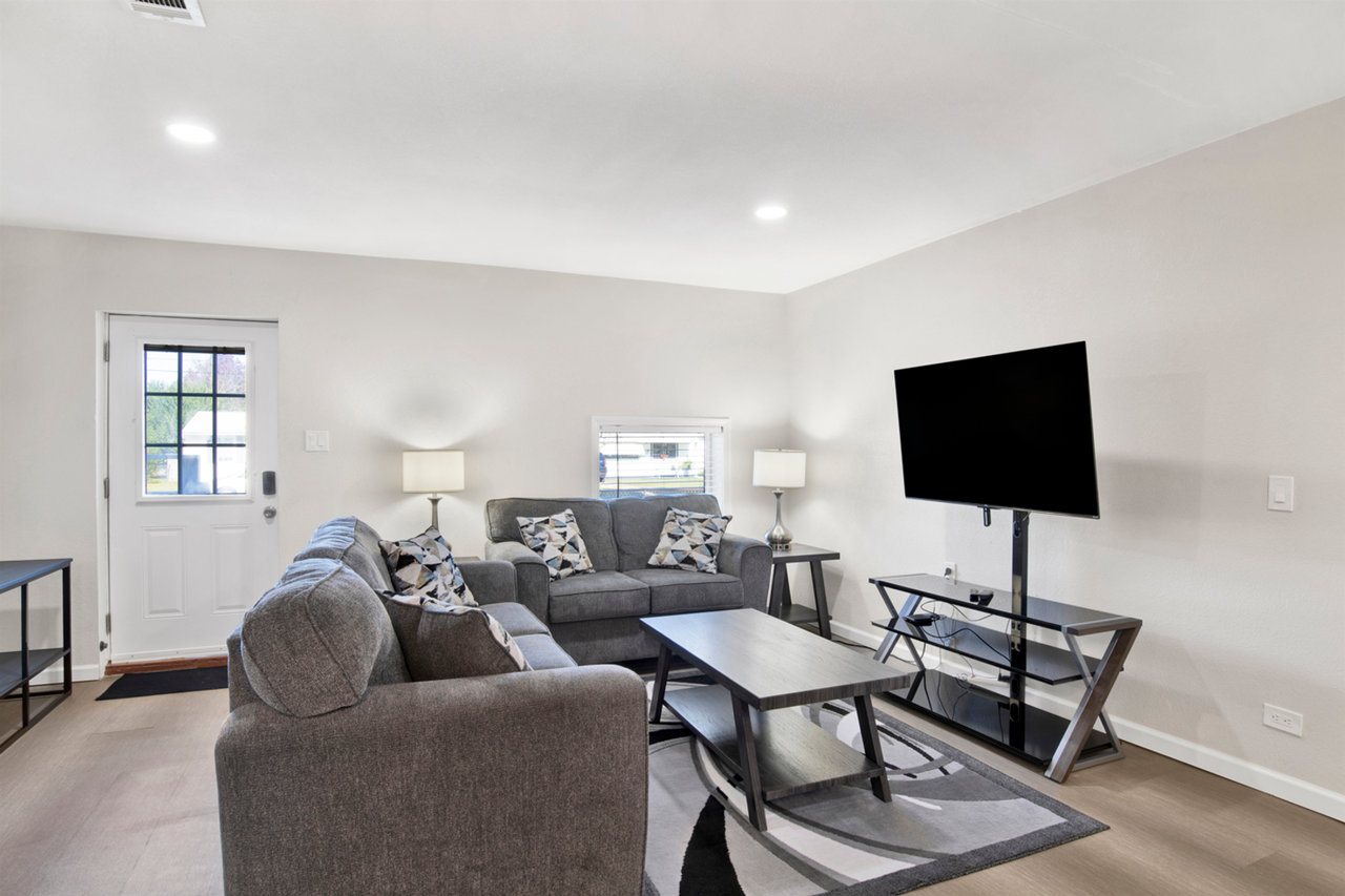 111 Milton Rd - Photo 5 of 28