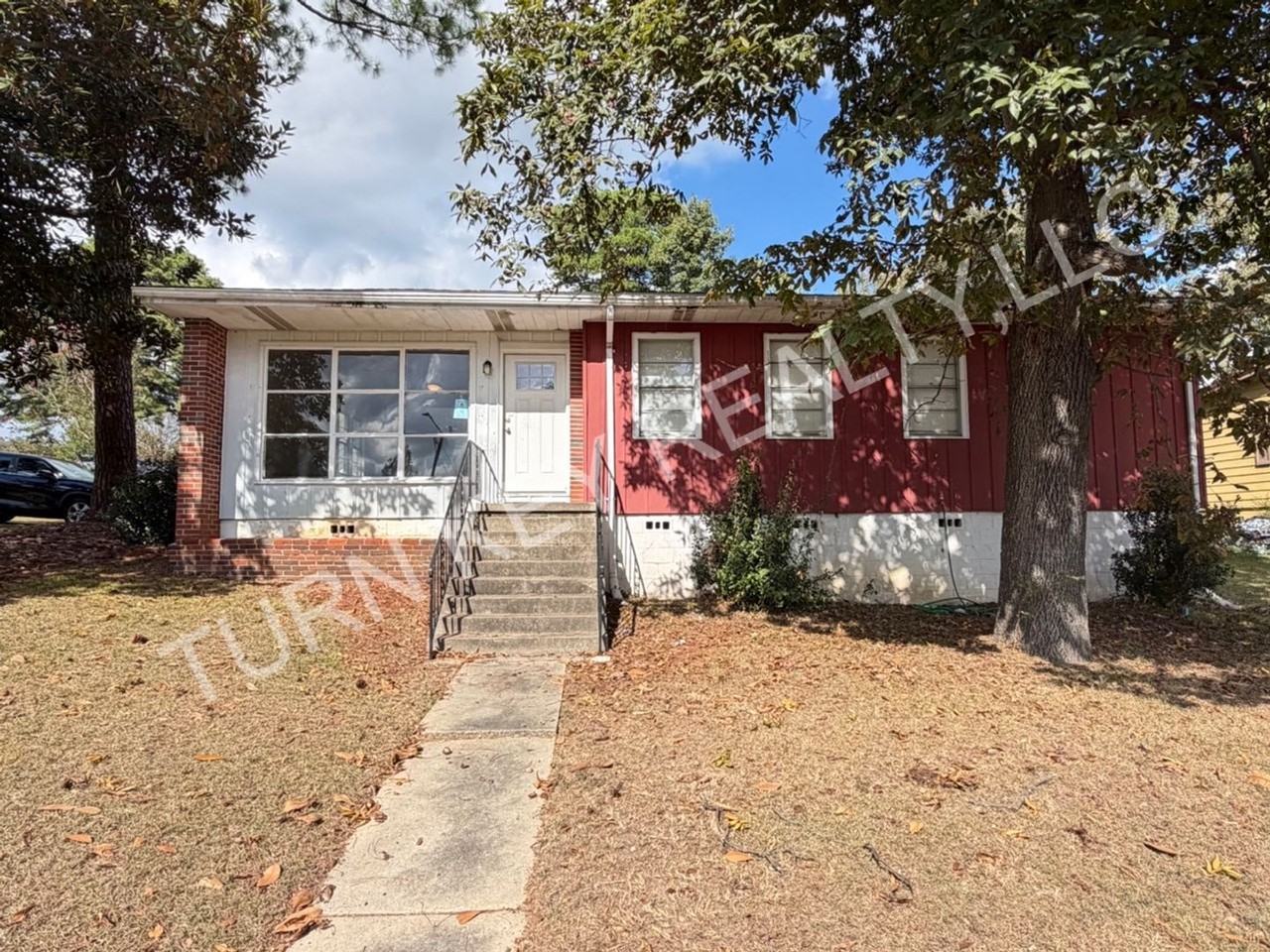 1001 Hillandale Dr - Photo 2 of 20