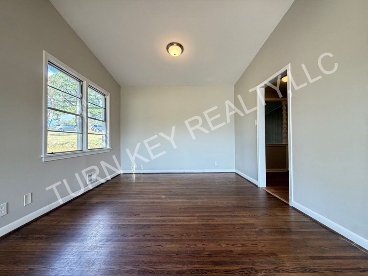 1001 Hillandale Dr - Photo 5 of 20