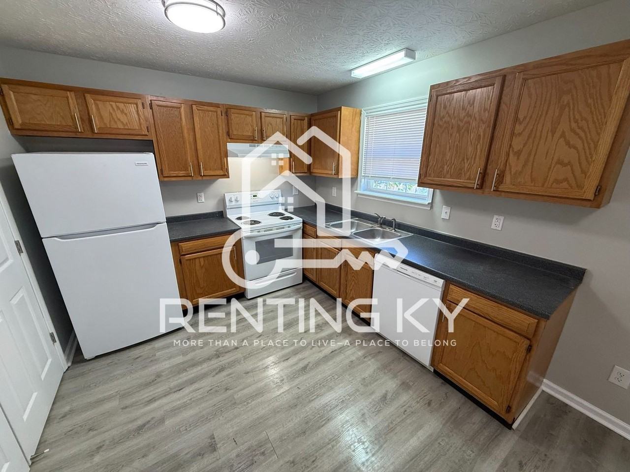 323 Peachtree Rd - Photo 2 of 10